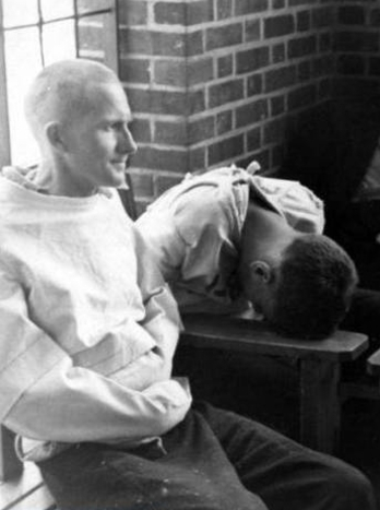 Camisa de força.png